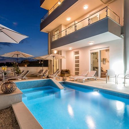 Luxury Villa Bello Horizonte With Swimming Pool Split Bagian luar foto