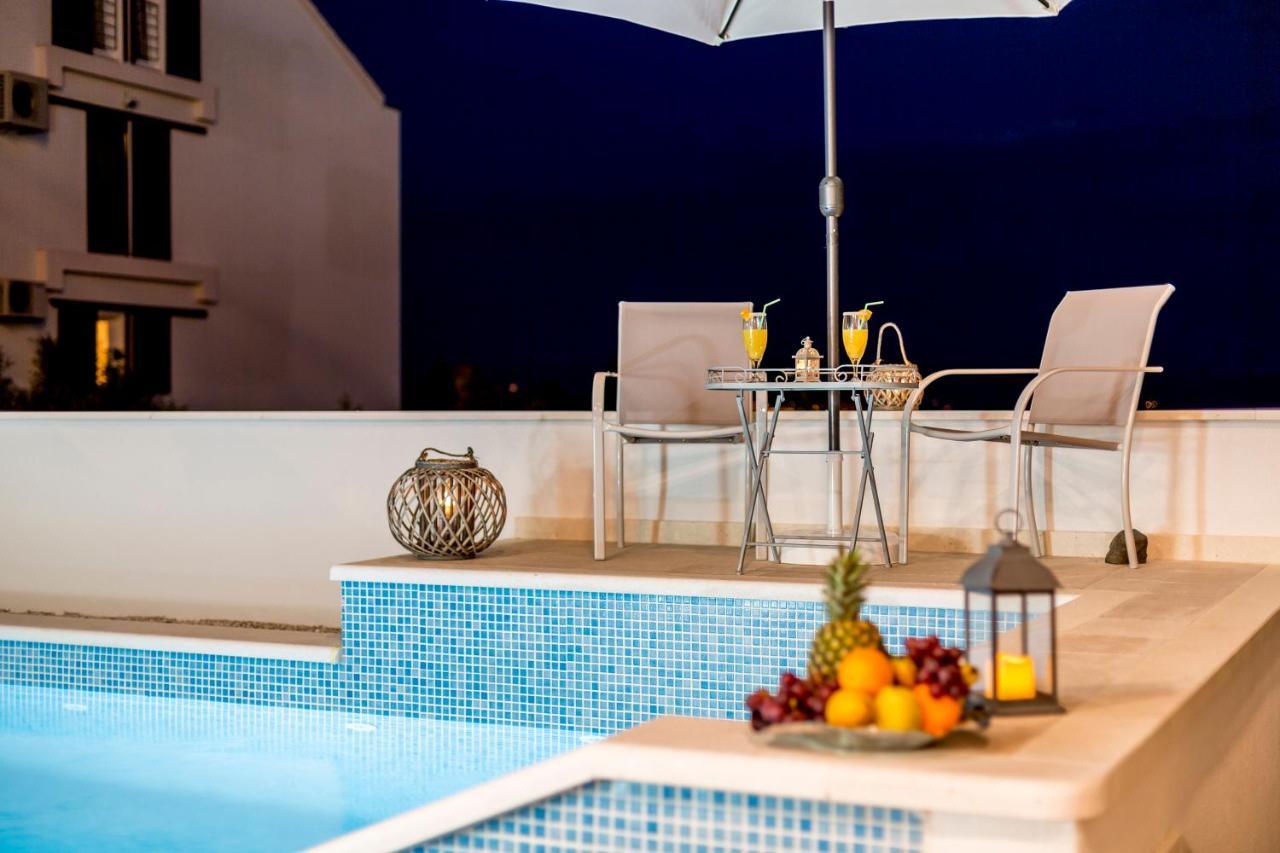 Luxury Villa Bello Horizonte With Swimming Pool Split Bagian luar foto