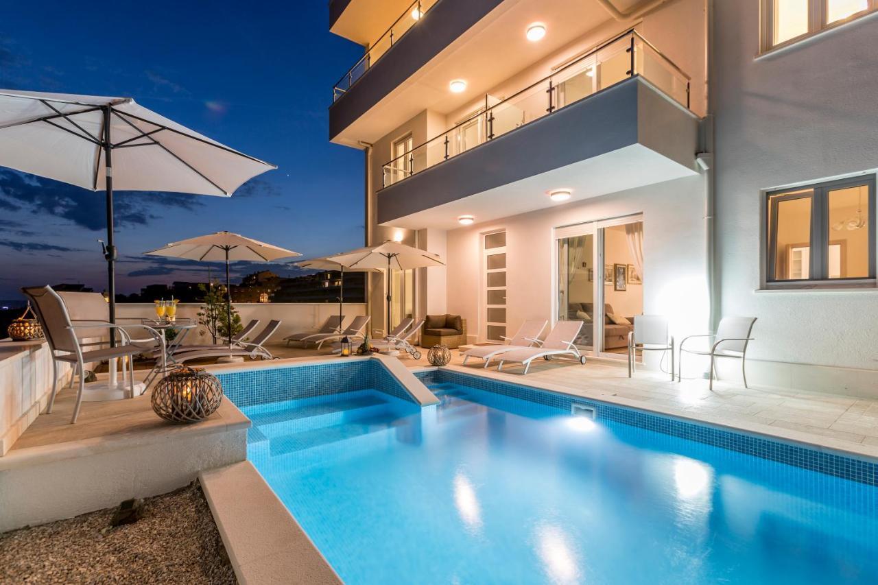 Luxury Villa Bello Horizonte With Swimming Pool Split Bagian luar foto