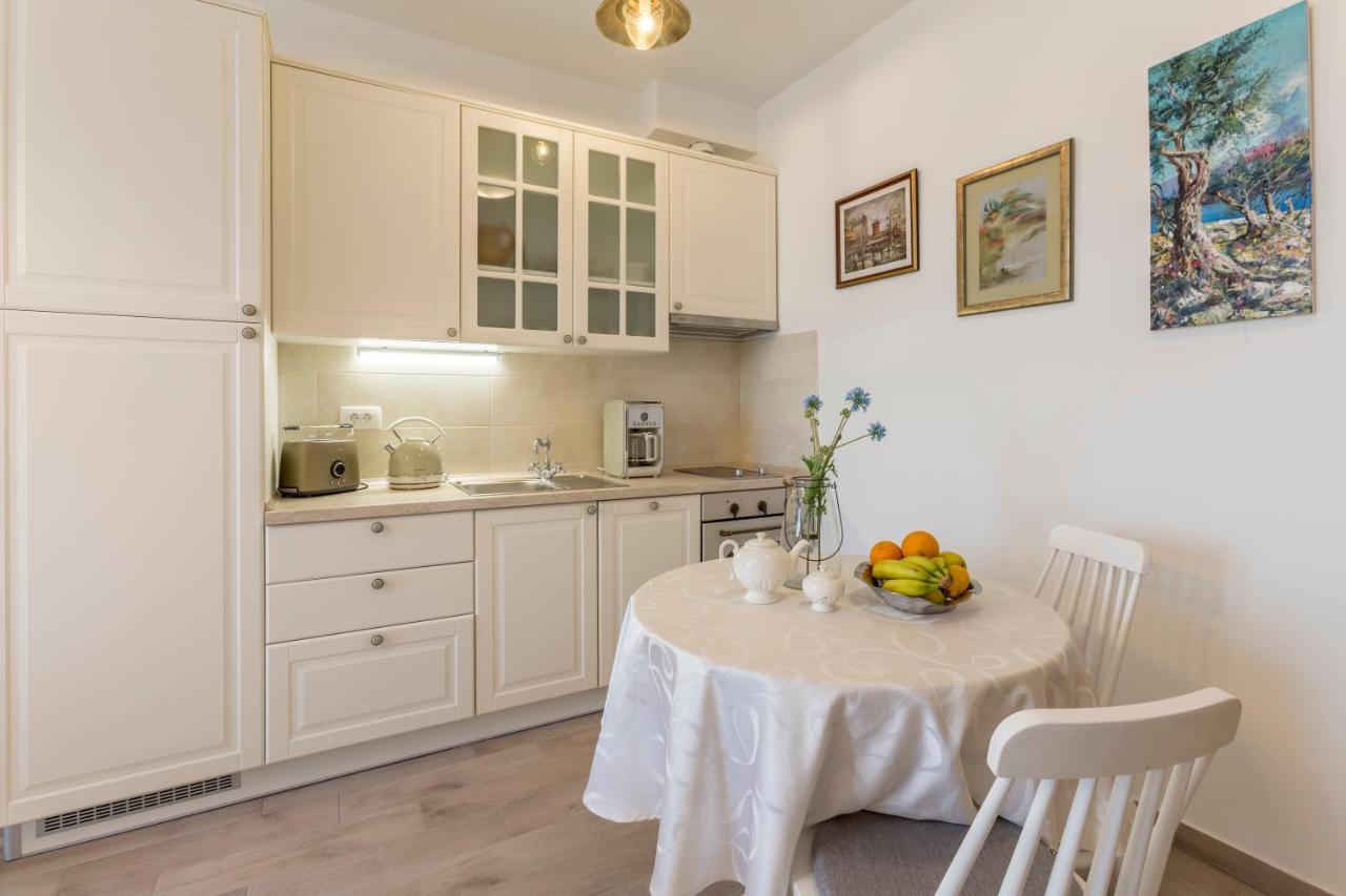 Luxury Villa Bello Horizonte With Swimming Pool Split Bagian luar foto