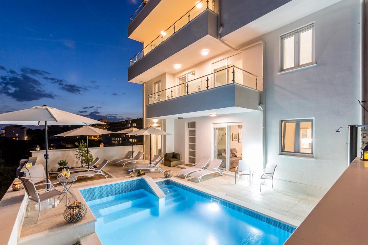 Luxury Villa Bello Horizonte With Swimming Pool Split Bagian luar foto