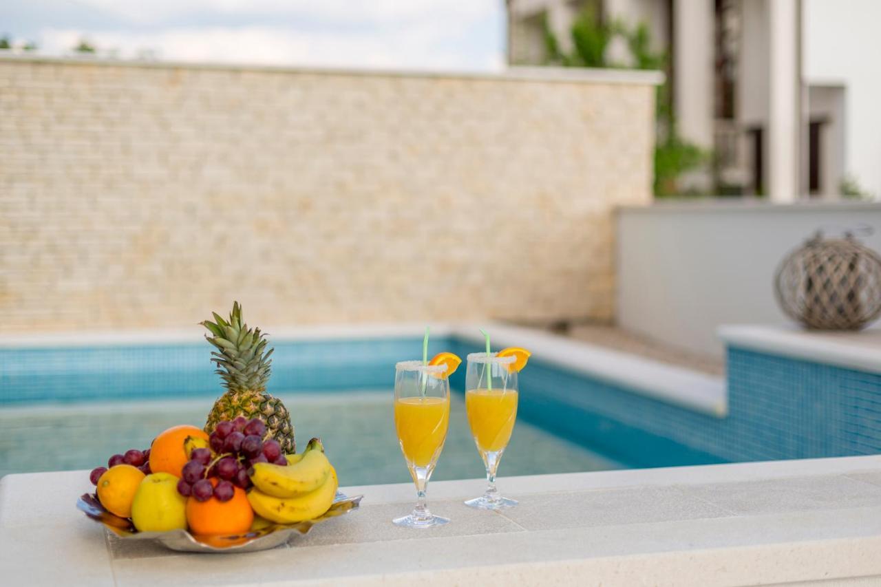 Luxury Villa Bello Horizonte With Swimming Pool Split Bagian luar foto