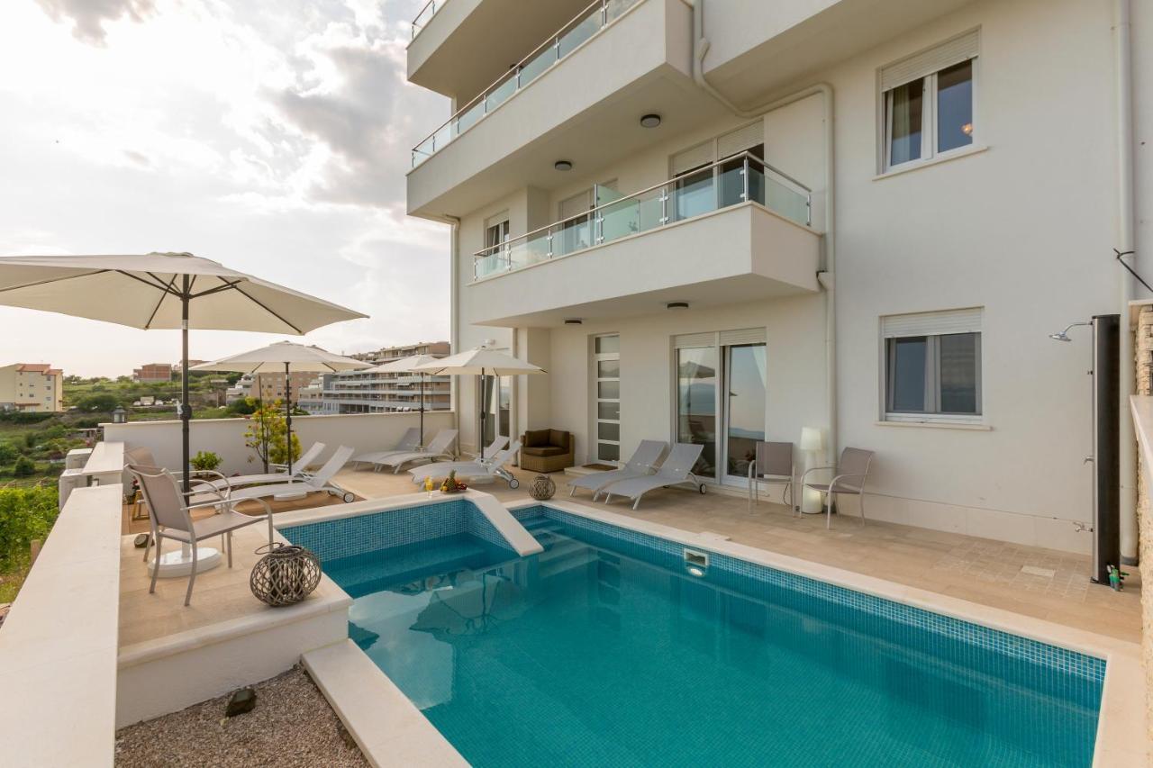 Luxury Villa Bello Horizonte With Swimming Pool Split Bagian luar foto
