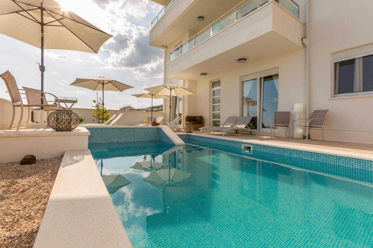 Luxury Villa Bello Horizonte With Swimming Pool Split Bagian luar foto
