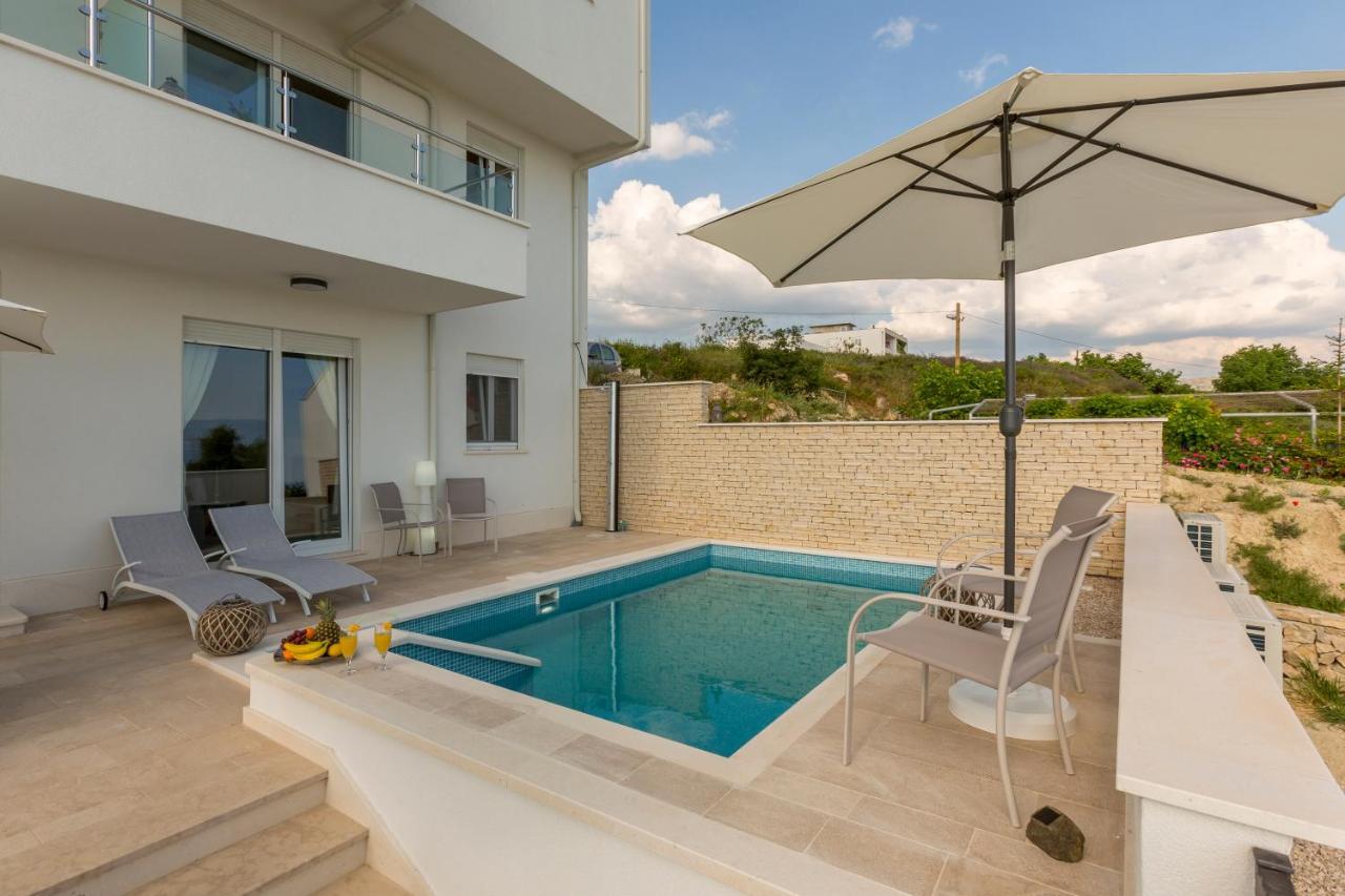 Luxury Villa Bello Horizonte With Swimming Pool Split Bagian luar foto